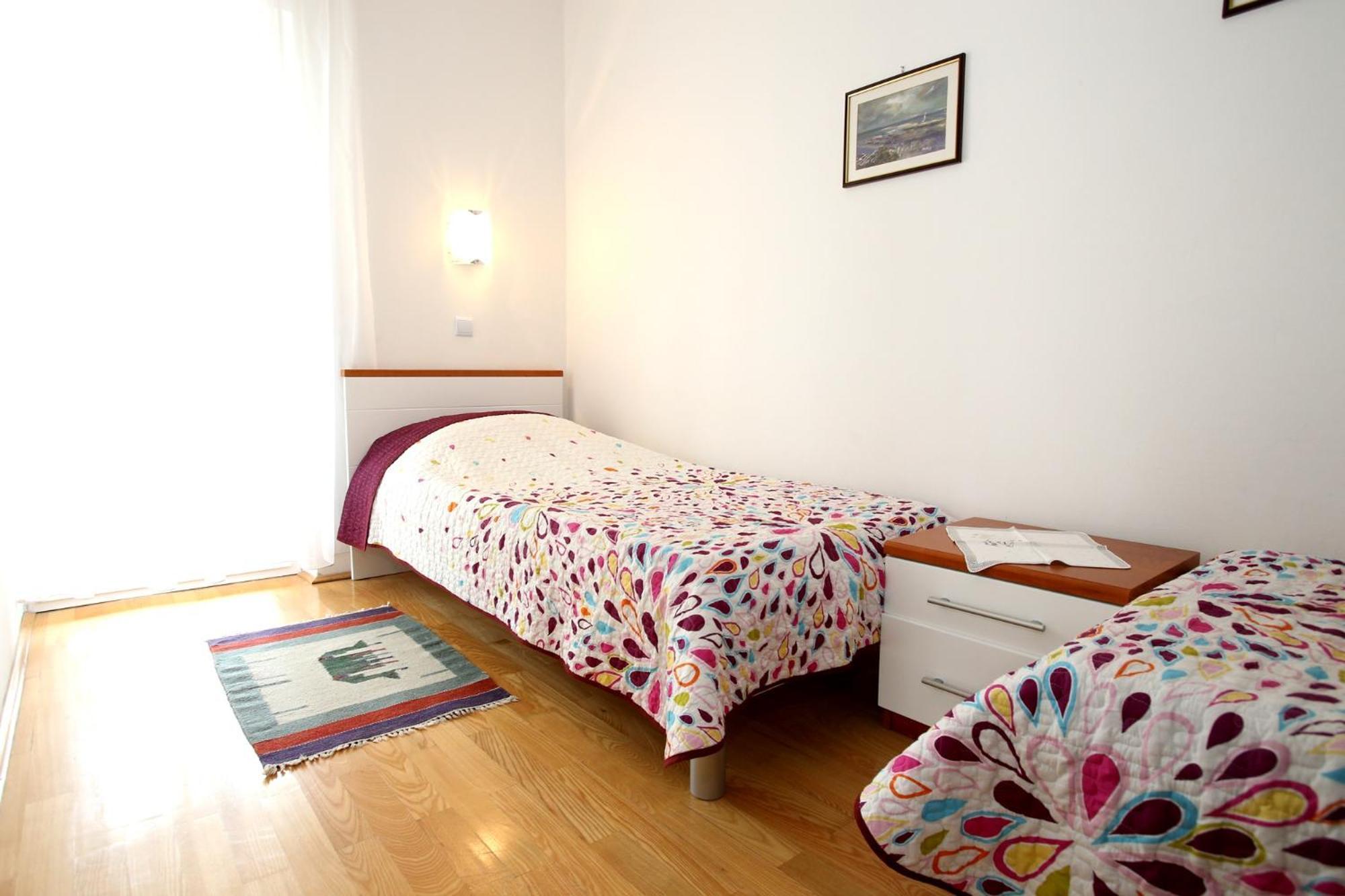 Apartments With Terrace Baška Pokoj fotografie