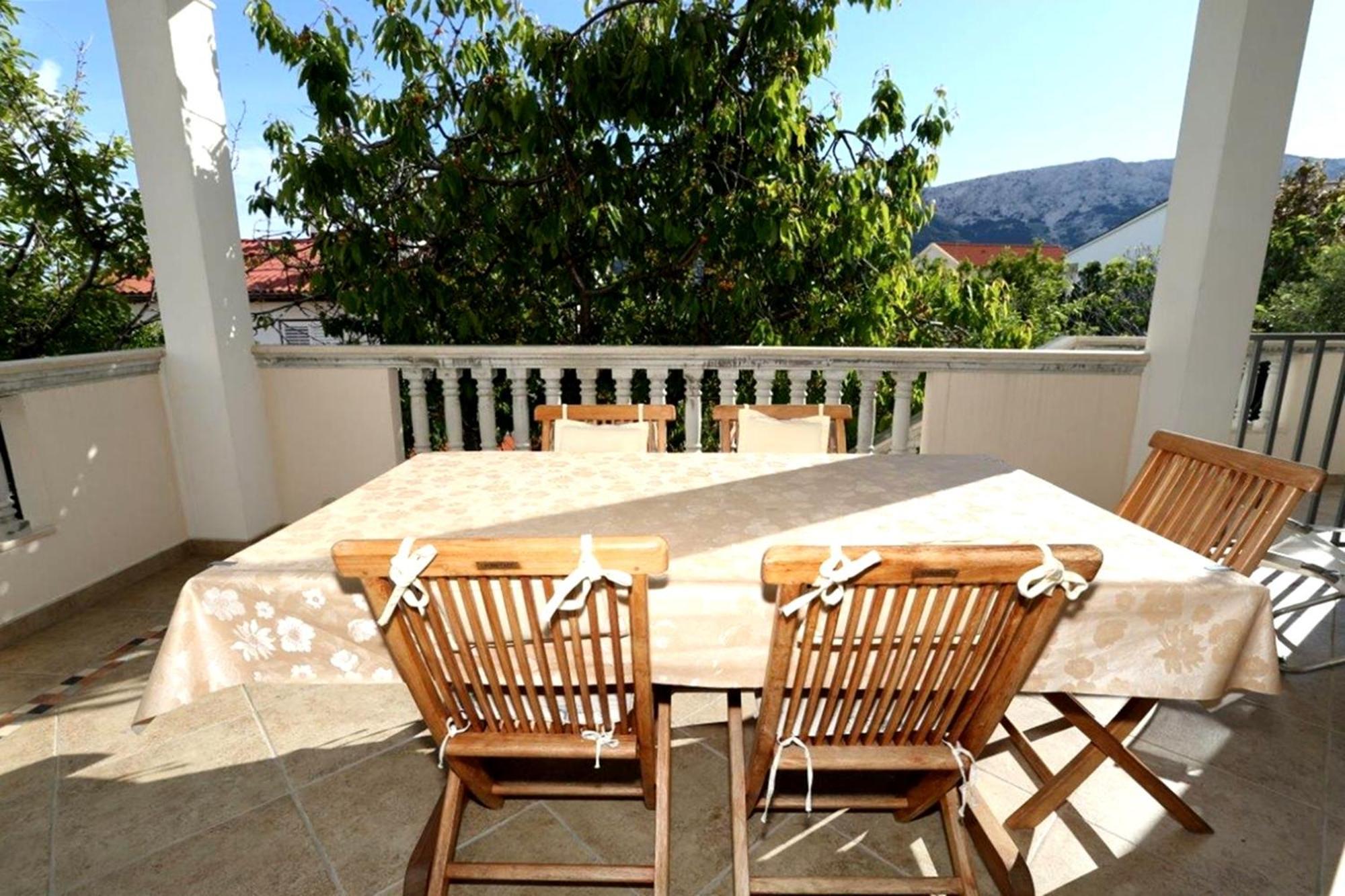 Apartments With Terrace Baška Pokoj fotografie