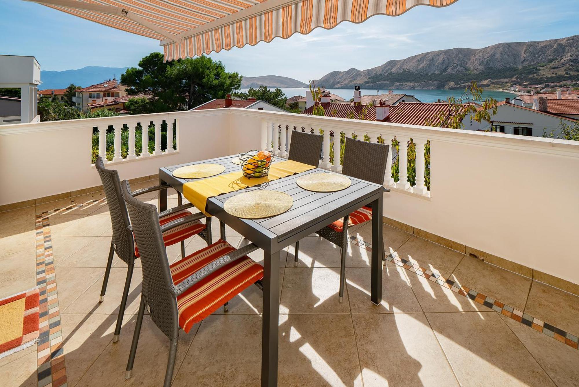 Apartments With Terrace Baška Pokoj fotografie